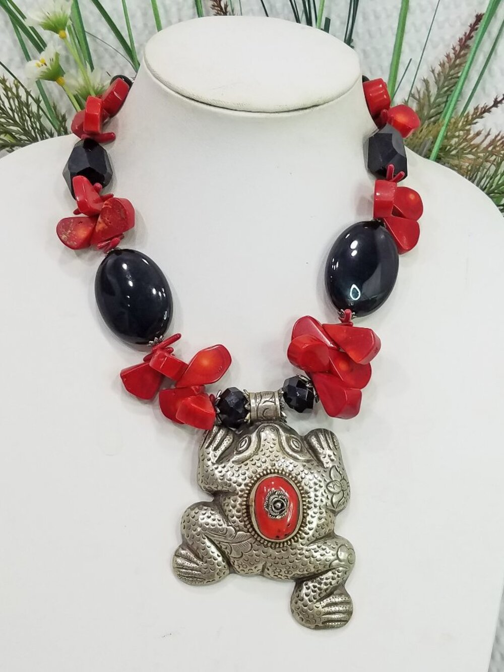 Tibetan Style Repoussé Frog Ram-back Pendant Necklace Red Coral Black Onyx Bead